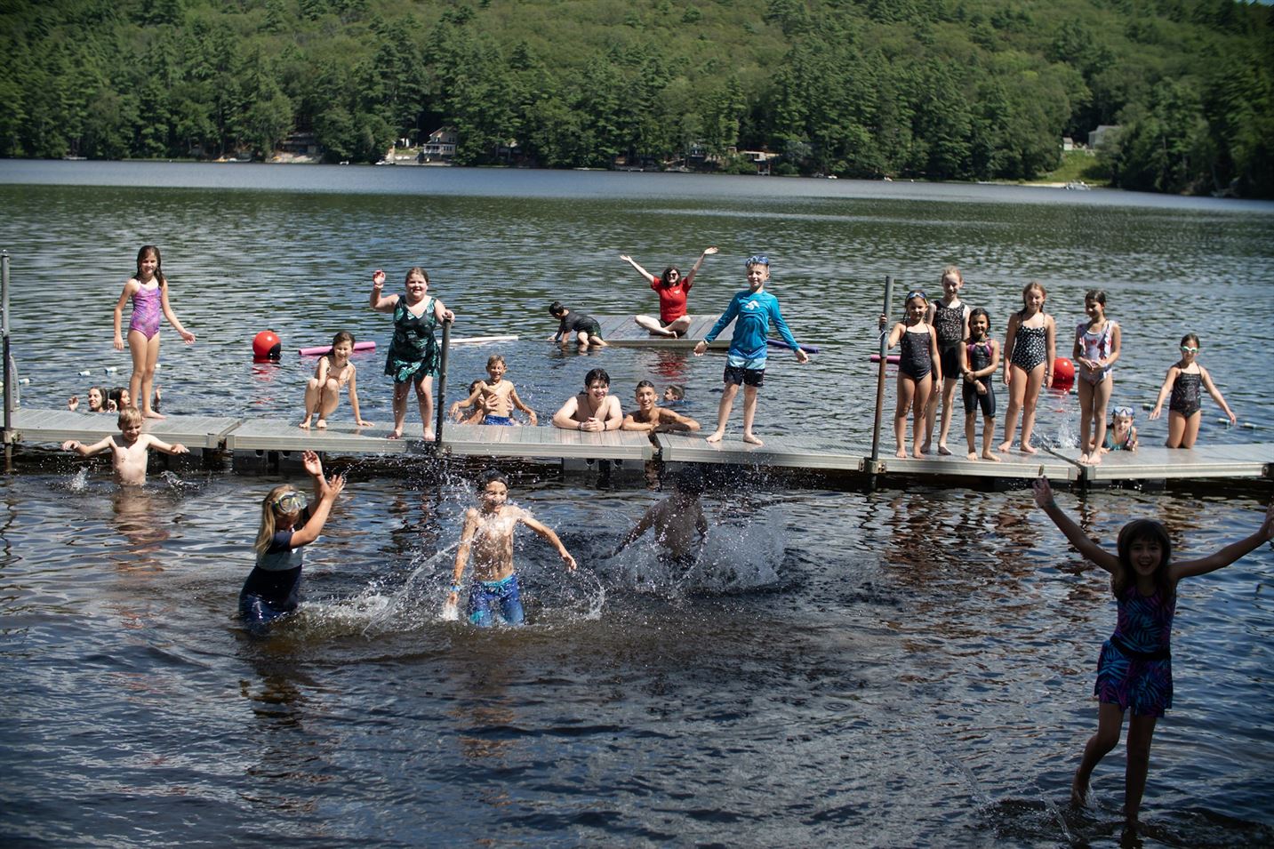 Mass Image Compressor Compressed this image. https://sourceforge.net/projects/icompress/ with Quality:80